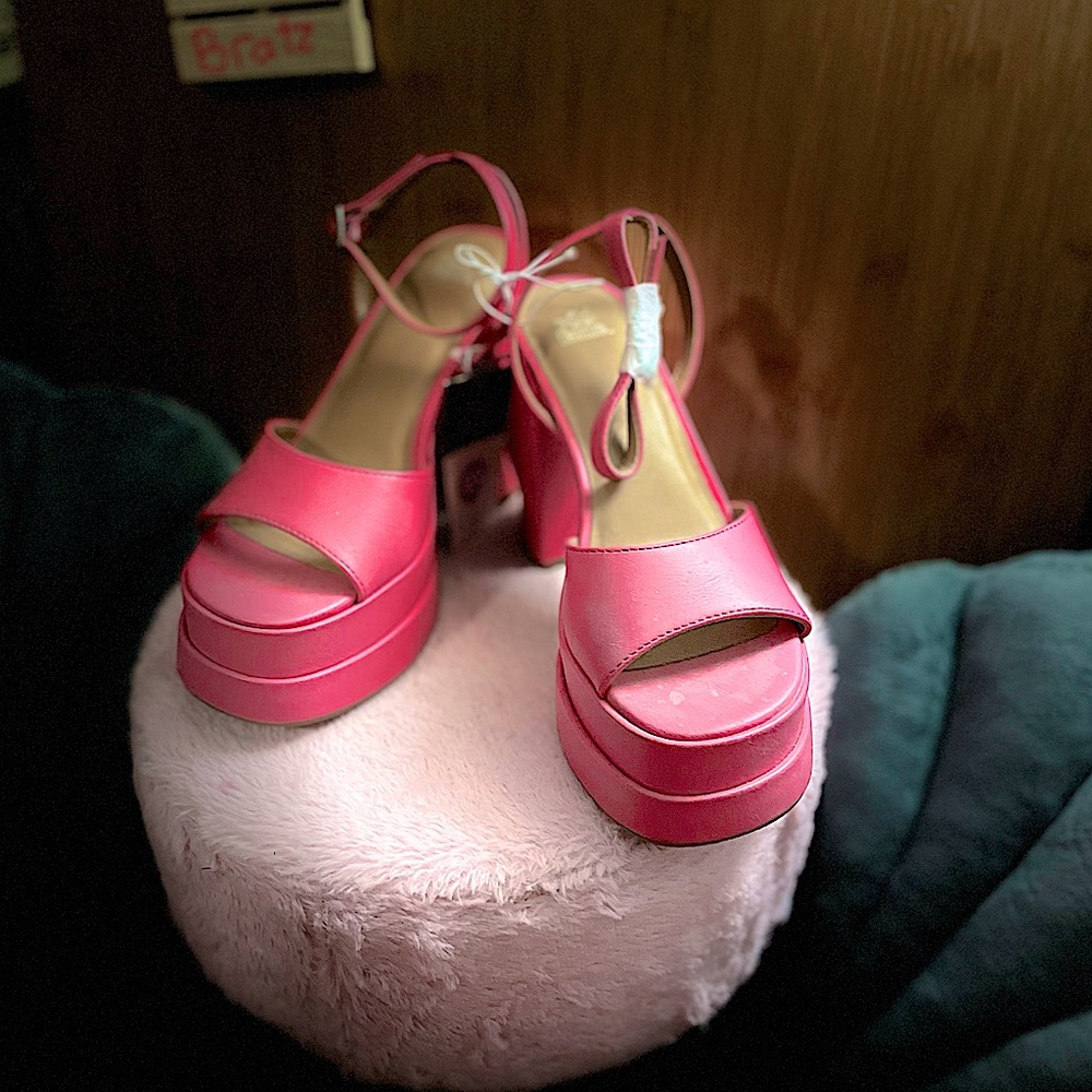 Girl we all love a hot pink heel! Never wore before!!